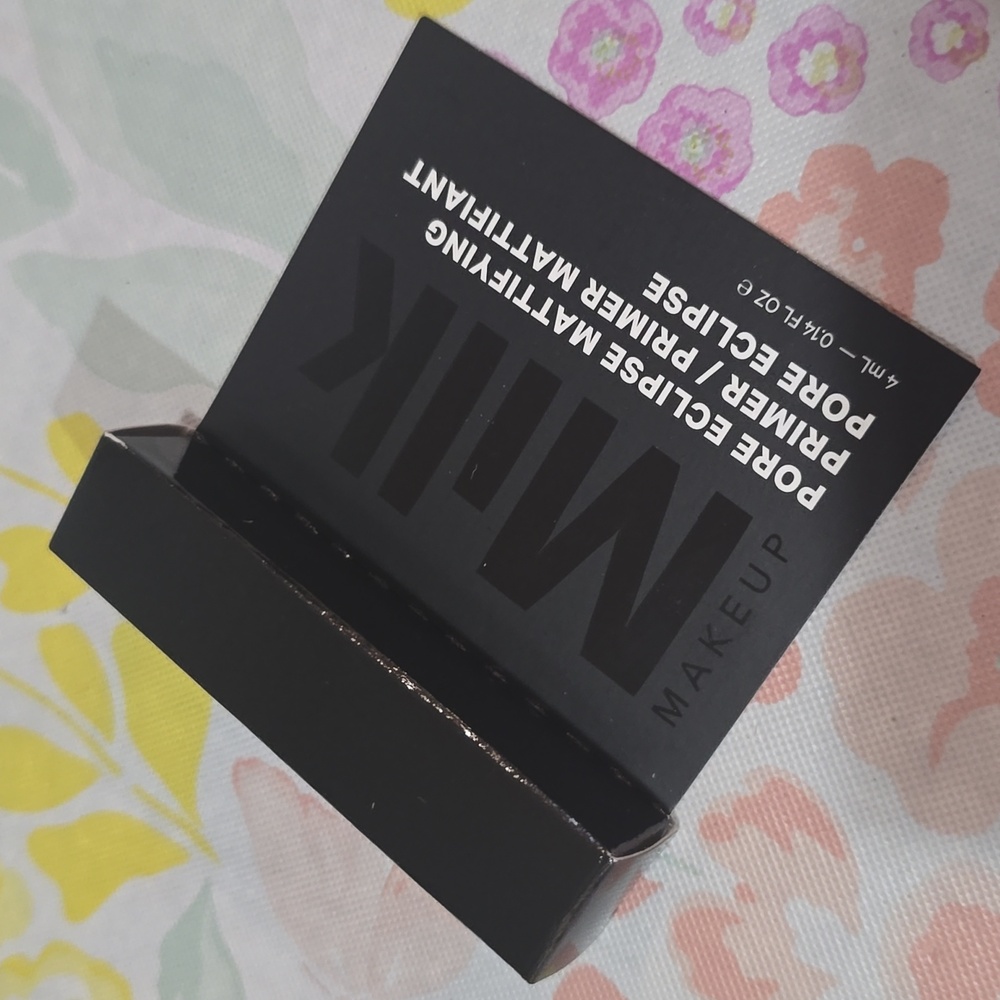 MILK MAKEUP PORE ECLIPSE MATTIFYING + BLURRING MAKEUP PRIMER WITH NIAMINACIDE.